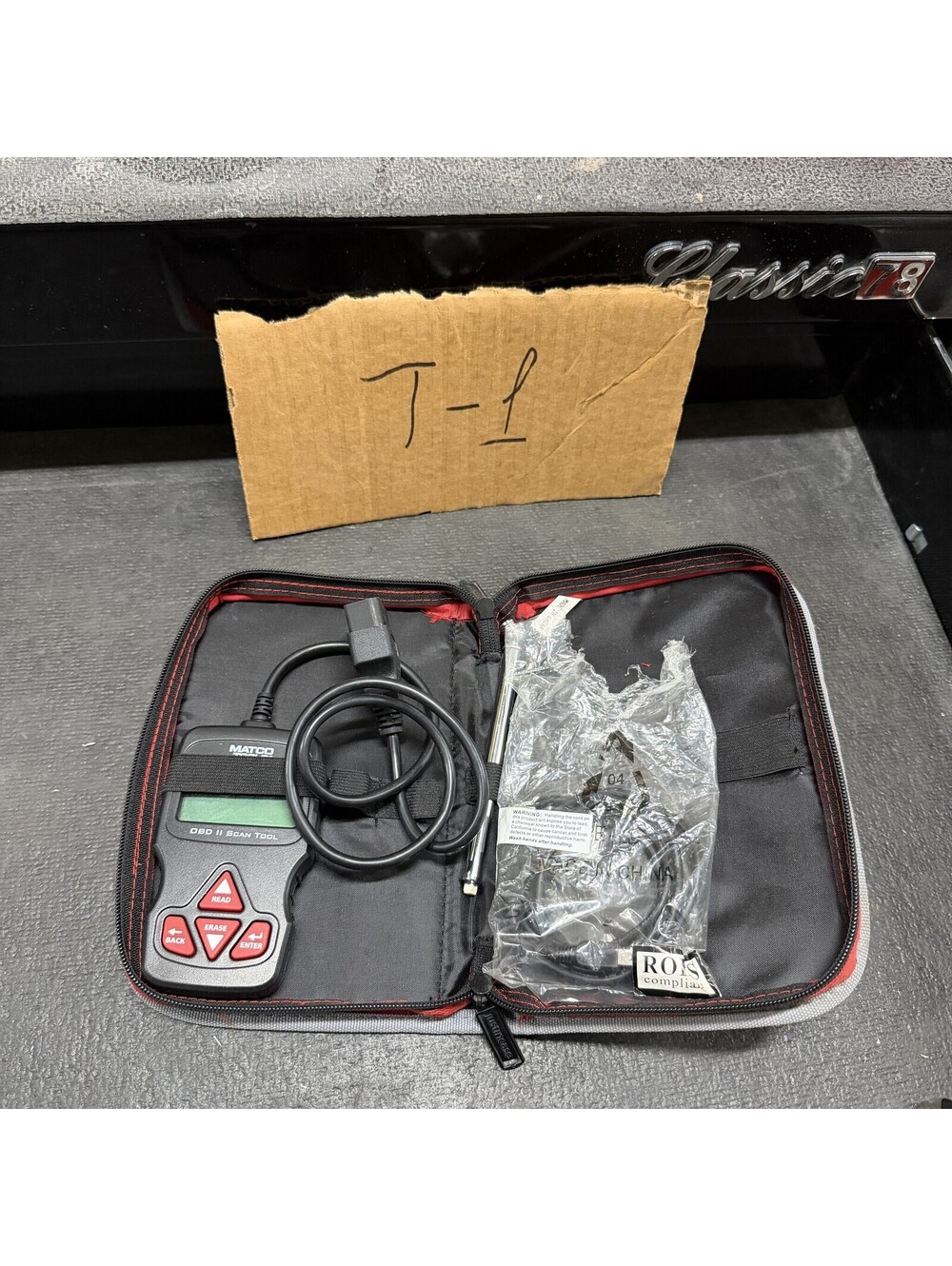 Matco Tools CAN400 OBD II Scan Tool with Case & Magnetic Pickup Tool T-1